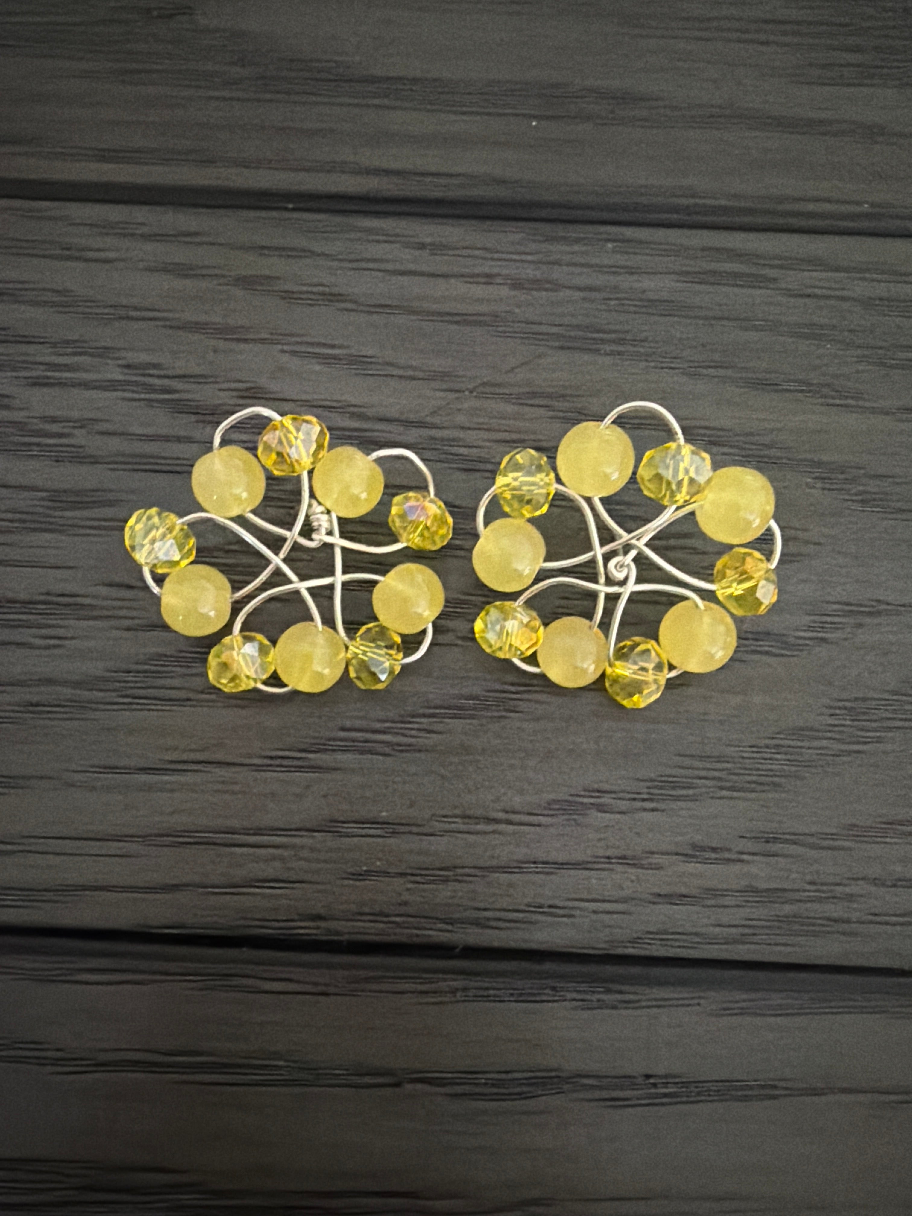 Flower wire earrings